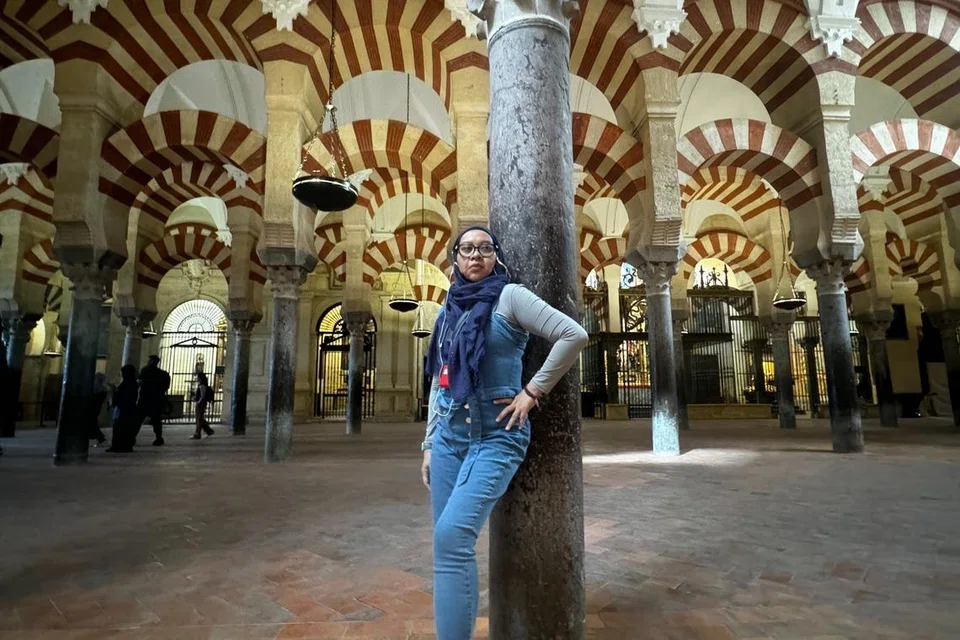 Pada asalnya dibina sebagai masjid pada tahun 785 Masihi, Masjid-Katedral Cordoba kemudiannya diubah menjadi Katedral pada abad ke-13. 