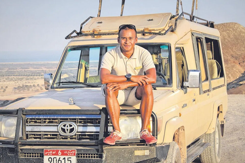 MENGEMBARA DEMI CARI PERSPEKTIF BARU: Bertugas sebagai pemandu kembara di Pulau Sir Bani Yas, Abu Dhabi, Encik Rafiuddin meneroka jauh di rantauan bagi mengenali makna hidup dengan lebih mendalam. - Foto ihsan RAFI SAM 