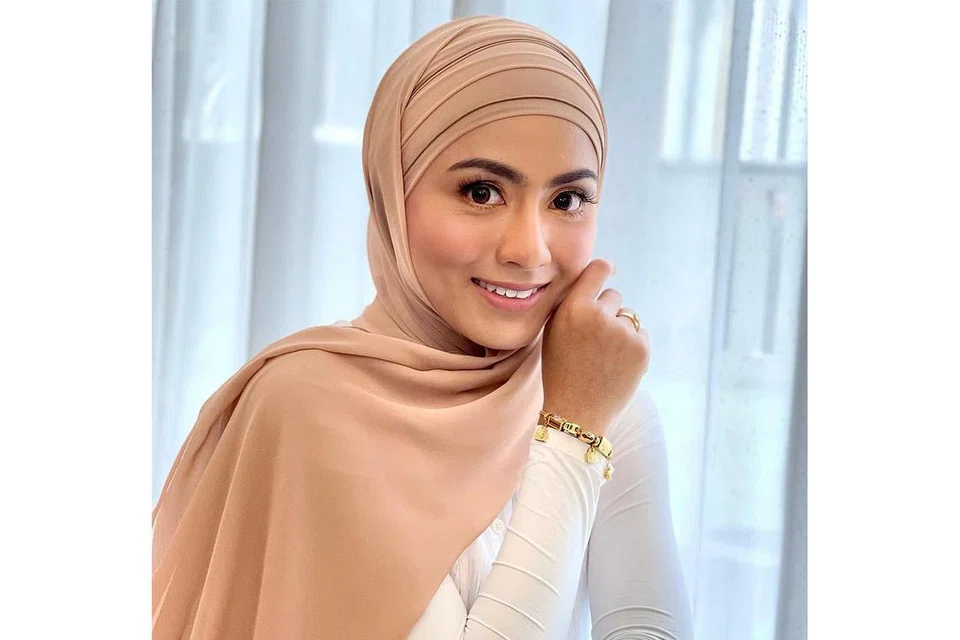 MAWAR KARIM: Katanya, tidak mungkin beliau akan berkahwin sekarang sebab banyak lagi urusan masih perlu diselesaikan antaranya kes di mahkamah sebelum ini. - Foto INSTAGRAM MAWAR KARIM