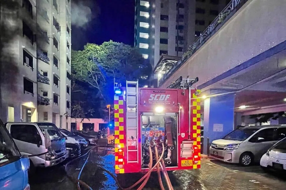 Pasukan Pertahanan Awam Singapura (SCDF) pada 6 Mei, menyatakan pihaknya telah dimaklumkan tentang satu kebakaran di Blok 76, Lorong Limau sekitar 2.30 pagi itu.