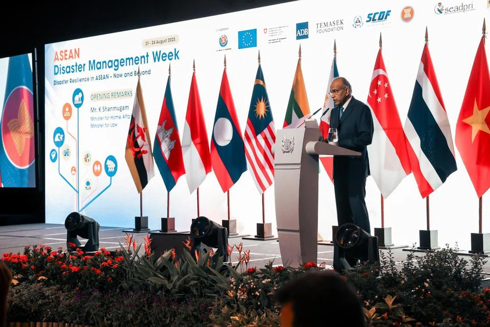 PERTINGKAT KERJASAMA: Menteri Ehwal Dalam Negeri merangkap Undang-Undang, Encik K Shanmugam, menekankan perlunya mempertingkat kerjasama dalam pengurusan bencana. 