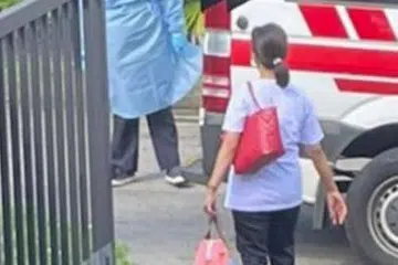 TIDAK MENJANGKITI: Pembantu rumah Cik Jade Rasif dilepaskan tiga hari selepas menjalani SHN. MOM menjelaskan pembantu rumah itu dinilai sebagai selamat selepas ujian PCR menunjukkan beliau negatif bagi Covid-19 dan positif bagi ujian serologi, membayangkan beliau telah pulih daripada jangkitan awal. - Foto JADE RASIF/INSTAGRAM