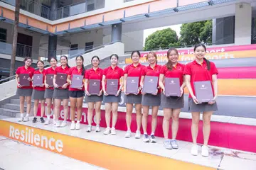 Seramai 23 daripada 30 atlet-pelajar Sekolah Sukan Singapura (SSP) yang menduduki peperiksaan Program Diploma International Baccalaureate (IBDP) 2024 berjaya menyertai Skuad Remaja Kebangsaan atau Pasukan Kebangsaan dalam sukan masing-masing semasa masih menuntut. Gambar menunjukkan 11 daripada mereka.