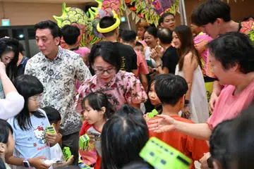 Menteri Pengangkutan, Encik Jeffrey Siow, mengumumkan tiga perkhidmatan bas baharu – iaitu 873/873M, 874 dan 968 - serta langkah meningkatkan kekerapan perjalanan bagi perkhidmatan bas City Direct 674 dan 861 semasa menghadiri majlis sambutan Pertengahan Musim Luruh di Kelab Masyarakat Tengah pada 20 September.