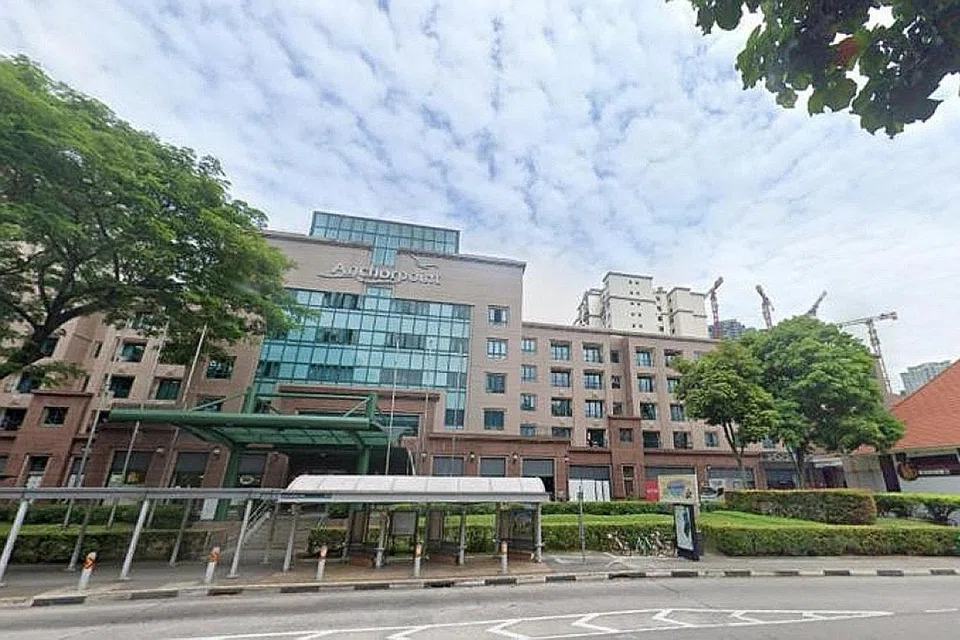 DIJUAL: Frasers Centrepoint Trust menjangkakan hasil bersih $108.8 juta daripada penjualan pusat beli-belah Anchorpoint di Alexandra. - Foto fail