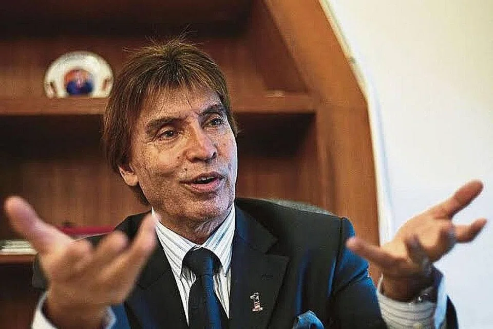 PRIHATIN TENTANG KEBAJIKAN ARTIS: Datuk DJ Dave mengasaskan Yayasan Kebajikan Artis Tanah Air (YKAT) kerana peka dan bimbang tentang artis yang tidak berusaha menabung sehingga timbul kesukaran buat keluarga dan diri sendiri apabila sakit. - Foto THE MALAYAN MAIL
