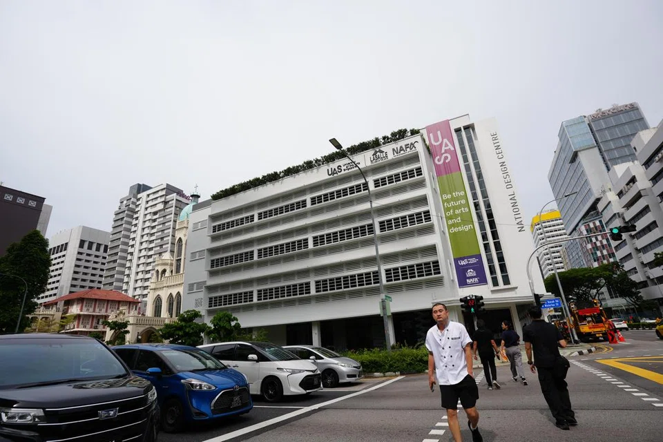 Pusat Seni Sentral (Lokasi Kedua) yang terletak di Pusat Reka Bentuk Nasional merupakan hasil kerjasama dengan Universiti Seni Singapura (UAS). 