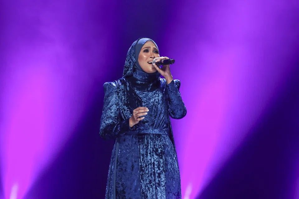 BANYAK PERLU DIPERBAIKI: Siti Nordiana diramalkan sebilangan warganet akan menjadi peserta selanjutnya tersingkir kerana prestasi persembahan yang ditegur seperti nyanyian karaoke dan kurang bersemangat di tangga rendah selama beberapa minggu.