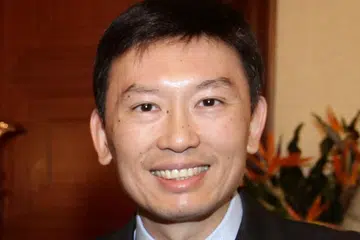 ENCIK CHEE HONG TAT: Turut memberi penjelasan tentang langkah pemerintah mengurangkan kuota pengambilan pekerja asing.