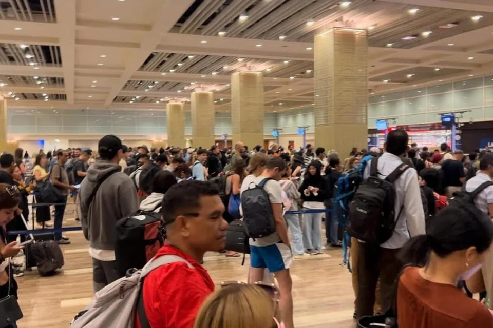 Tiga pengimbas haba telah dipasang di pintu masuk antarabangsa lapangan terbang Bali termasuk di  Lapangan Terbang Antarabangsa Denpasar. Penumpang dengan suhu badan melebihi 38 darjah Celsius akan diarahkan ke klinik kuarantin untuk pemeriksaan perubatan.