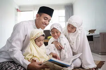 PERKUKUH KELUARGA: Tuntutan buat ibu bapa memperkukuh institusi keluarga menurut nilai Islam merupakan antara pesanan dalam khutbah Jumaat yang disampaikan buat beberapa minggu lalu. - Foto ISTOCKPHOTO