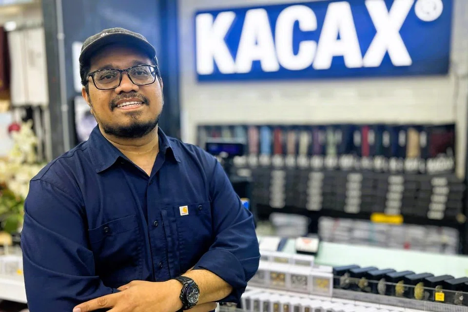 Pemilik Butik Kacax, Encik Nik Faridzuan Nik Jaaffar.