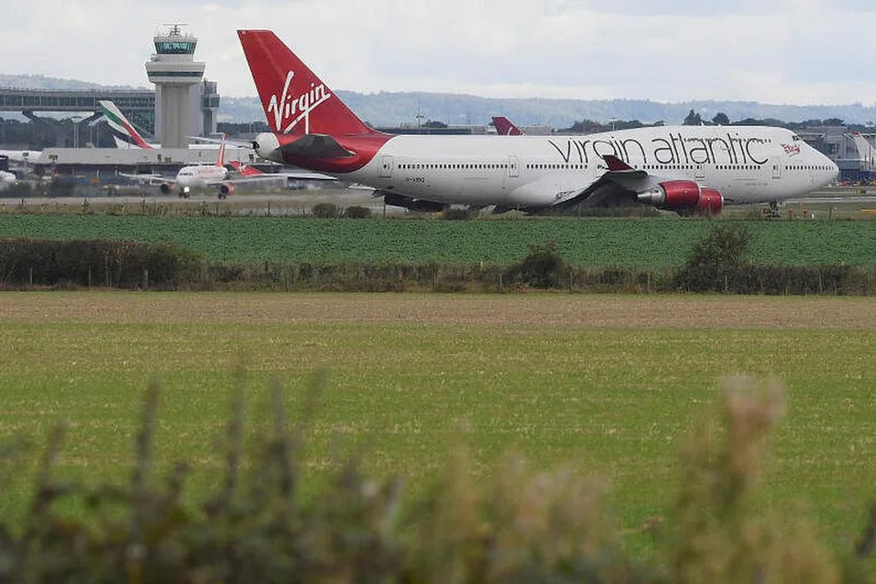 TEKANAN EKONOMI: Syarikat penerbangan Virgin Atlantic, telah mengumumkan langkah membuang sekitar 3,000 pekerjaan di United Kingdom dan menamatkan operasi di lapangan terbang Gatwick. 