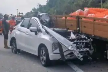 Kemalangan membabitkan sebuah kenderaan pelbagai guna, Mitsubishi Xpander dan lori di Dungun, Terengganu, menyebabkan seorang anak maut, manakala ibu bapanya cedera pada 22 April petang. 