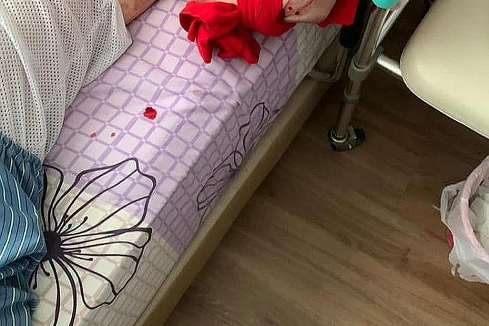 SELAMATKAN NYAWA: Muhammad Aniq Mohd Talib telah membantu menyelamatkan seorang lelaki warga emas berusia 90-an yang didapati mengalami kecederaan setelah terjatuh di rumahnya dengan menggunakan kemahiran merawat luka yang dipelajari semasa beliau menyertai dalam Kor Pasukan Kadet Pertahanan Awam Kebangsaan (NCDCC). - Foto ihsan NORIZAM BAHARON