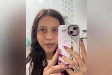 Pengguna TikTok yang dikenali sebagai ‘Azula Cinta’, dilihat menerusi tangkap layar dari siaran TikTok, berkata beliau merasa pedih di kedua-dua belah matanya selepas beberapa jam memakai kanta lekap yang dibeli dari dalam talian.