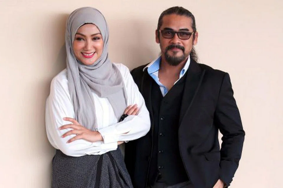 'KEMBALI BERSATU': Erra dan Awie menerajui filem kisah cinta mereka sebagai pelakon. - Foto NSTP