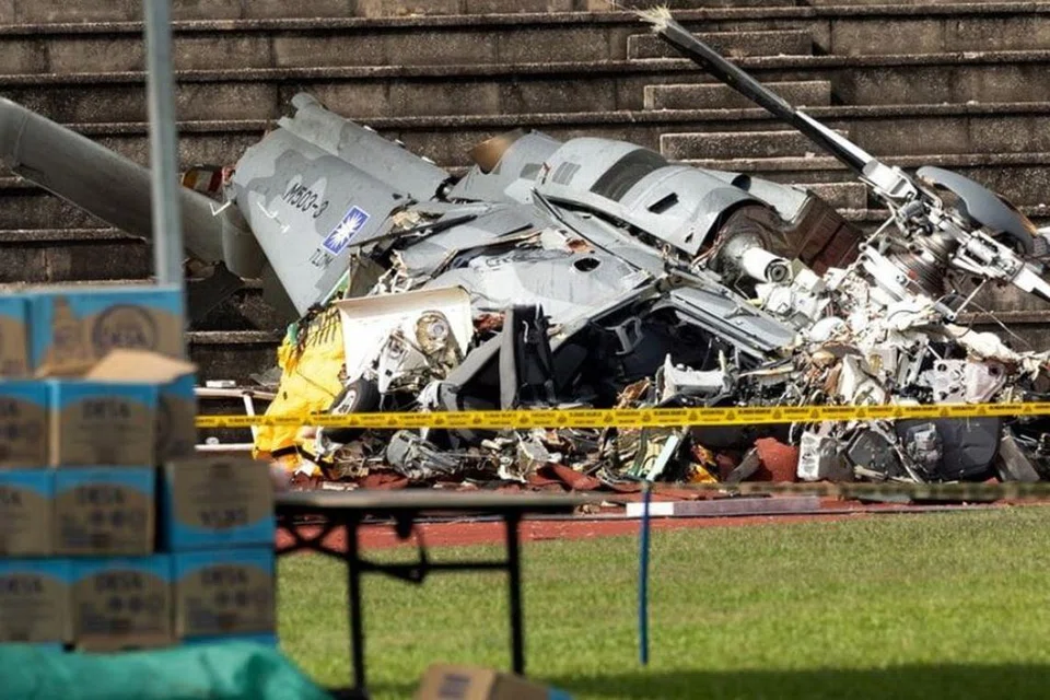Satu daripada dua helikopter Tentera Laut Diraja Malaysia (TLDM) yang terhempas dalam nahas ketika menjalani latihan untuk sambutan Hari Terbuka Armada TLDM, pada 23 April 2024 di Pangkalan TLDM Lumut, Perak.