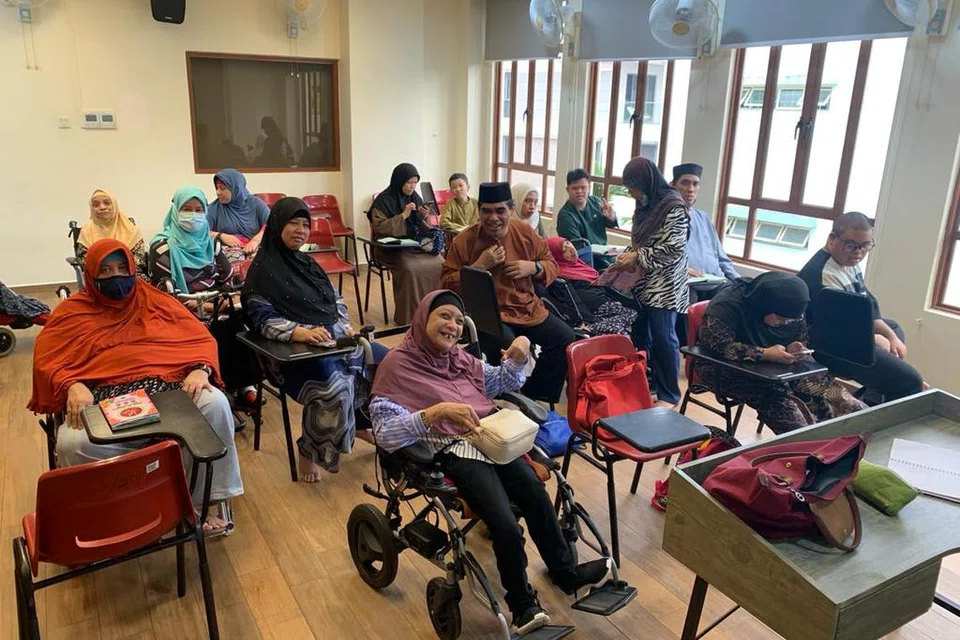 Pelajar daripada ahli KCMS menghadiri program Al-Quran anjuran Pergeraq di Masjid Sallim Mattar.