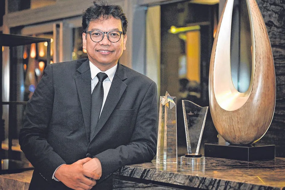 "... pada satu masa, mereka mengambil lebih ramai pekerja daripada yang mereka sebenarnya perlukan. Oleh itu, ini adalah langkah pembetulan mereka." - Pengarah Urusan Enercon Asia, Encik Azhar Othman, yang juga naib presiden Dewan Perniagaan dan Perusahaan Melayu Singapura (DPPMS).
