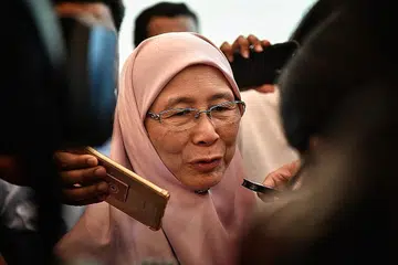 WAN AZIZAH: Harapan membebaskan suaminya, Anwar Ibrahim, akhirnya menjadi kenyataan. - Foto BH oleh ARRIFIN JAMAR