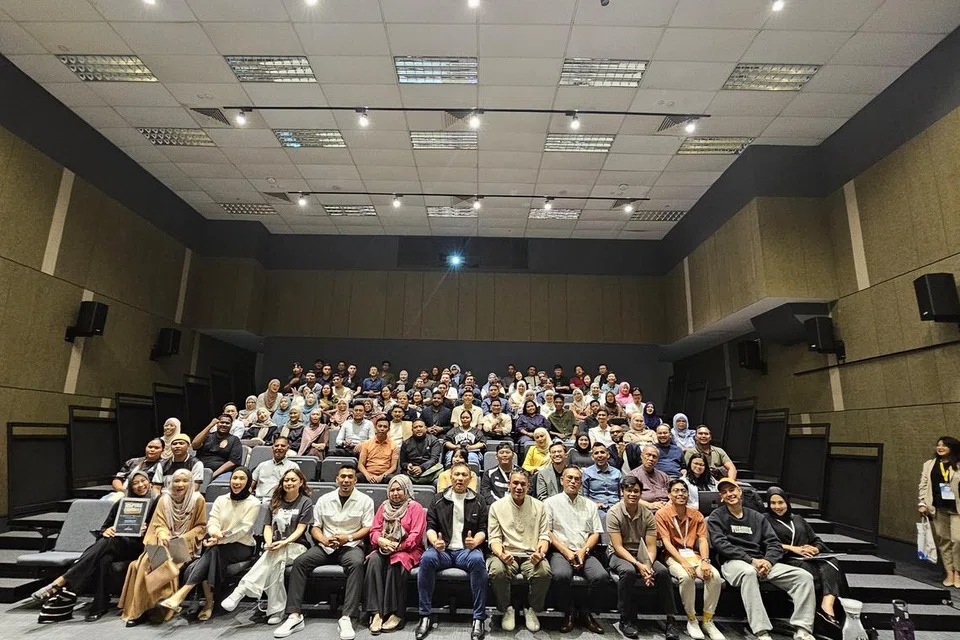 Sekitar 100 usahawan muda  hadir ke  acara Aspire Connect anjuran Dewan Perniagaan Melayu Singapura (DPPMS) yang diadakan di Pusat Sivik Common Ground di Bedok pada 10 Oktober, yang bertujuan untuk memperkasa pemimpin masa depan dan peniaga muda.