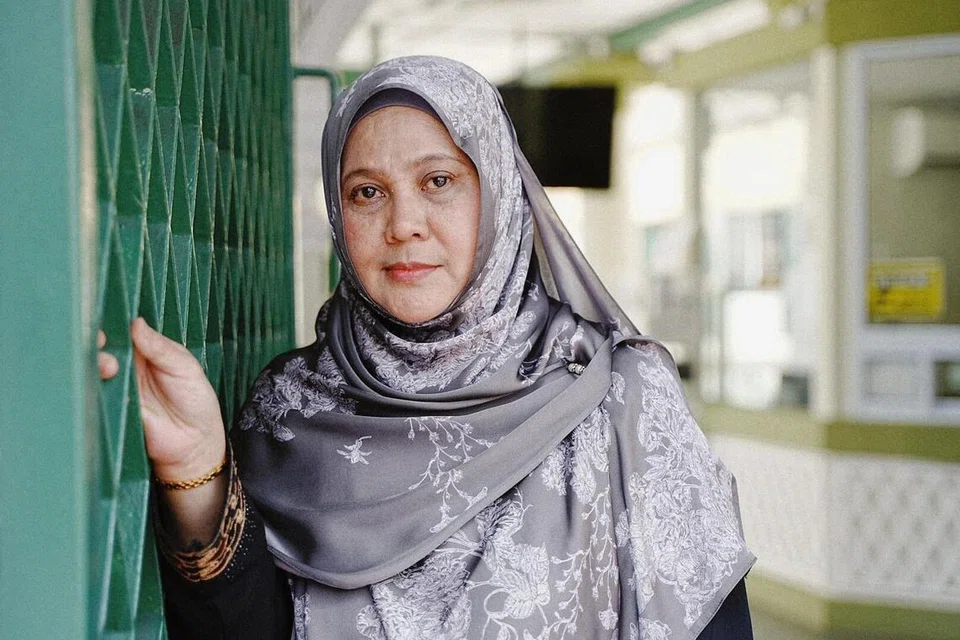 Antara sukarelawan di sebalik tabir kembalinya ibadah korban secara langsung di tapak Masjid Jamae Chulia ialah Cik Kamariah Kamarudin, 58 tahun. Beliau telah menyokong masjid itu sebagai sukarelawan menerusi pengendali perkhidmatan korban di, AgroMaster Pte Ltd, sejak 2019.