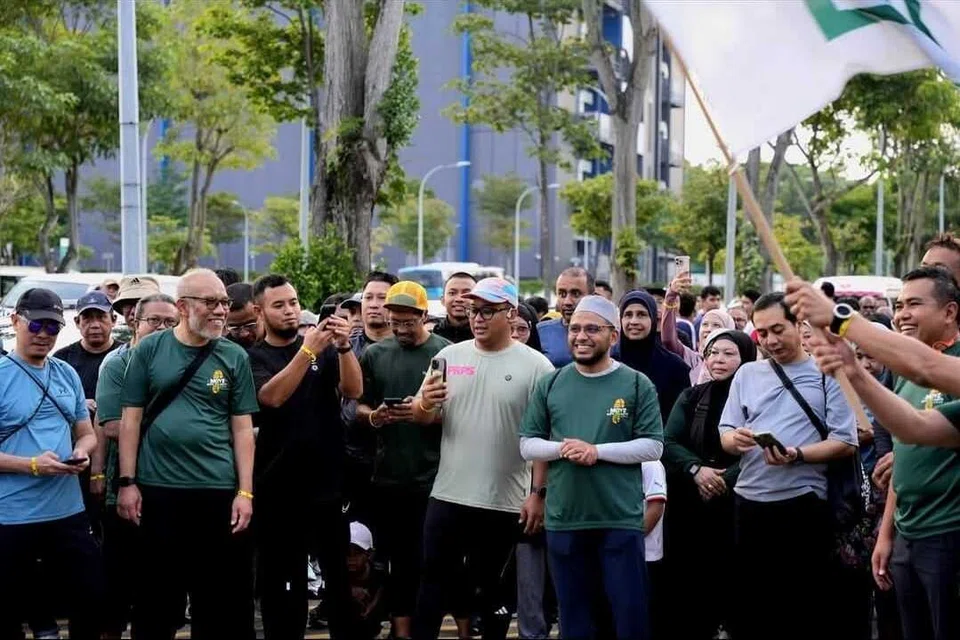 Mufti, berjalan, sihat