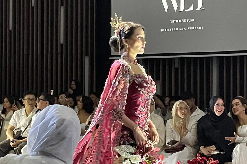 Gaun ceongsam dari WLY bagi memenuhi permintaan pengantin Cina yang semakin ramai mendapatkan khidmat Cik Yumi Ayummi.