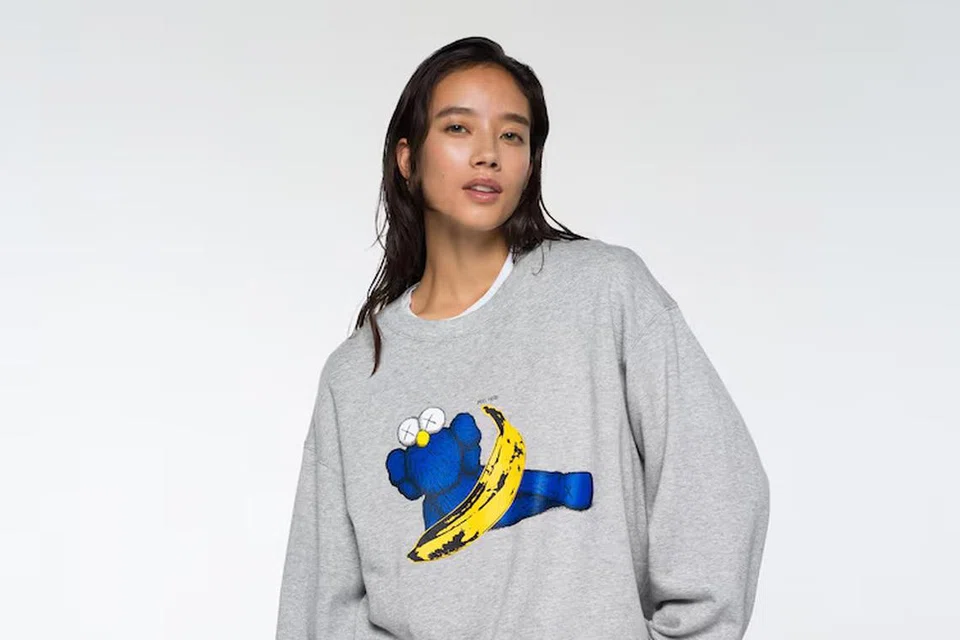 Gaya sedondon dengan pakaian yang boleh dipadankan bapa atau ibu dan anak, daripada koleksi KAWS + Warhol UT, hasil kerjasama dengan Uniqlo.