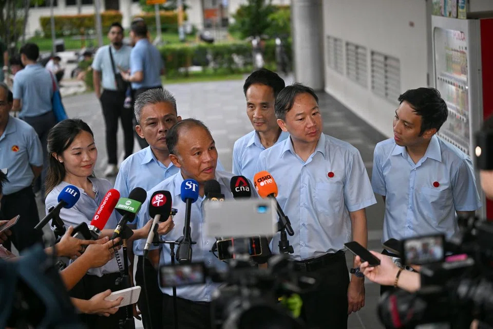 (Dari kiri) Calon WP di GRC Tampines dan SMC Tampines Changkat, Cik Eileen Chong, Encik Jimmy Tan, Encik Faisal Manap, Encik Kenneth Foo, Dr Ong Lue Ping dan Encik Michael Thng bertemu media di luar Tampines One pada 30 April.