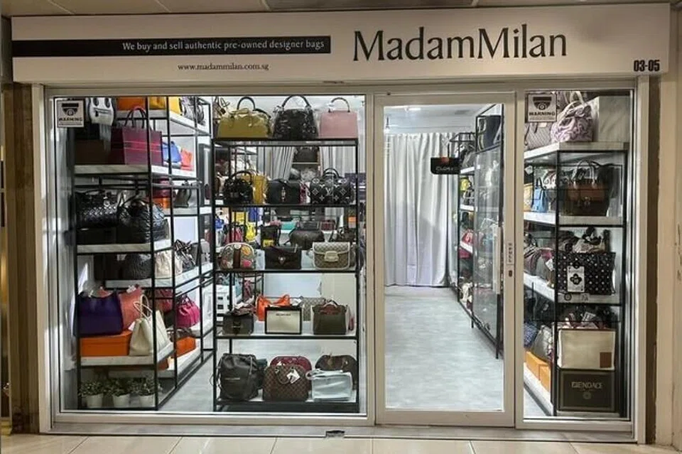 Terletak di Far East Plaza, Madam Milan, merupakan lokasi popular untuk menjual, membeli atau menggantikan beg mewah dengan yang lain.
