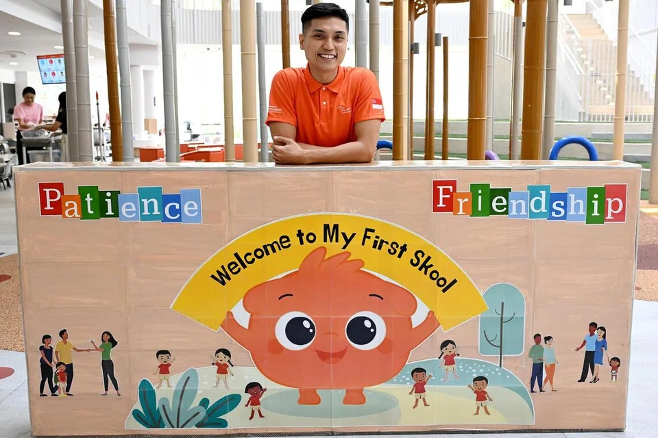 Encik Muhammad Aliff Mohamed Murat, merupakan Ketua Guru Bahasa Inggeris di My First Skool cawangan 49 Rivervale Crescent dan guru lelaki pertama menerima Anugerah Agensi Pembangunan Awal Kanak-Kanak (Ecda).