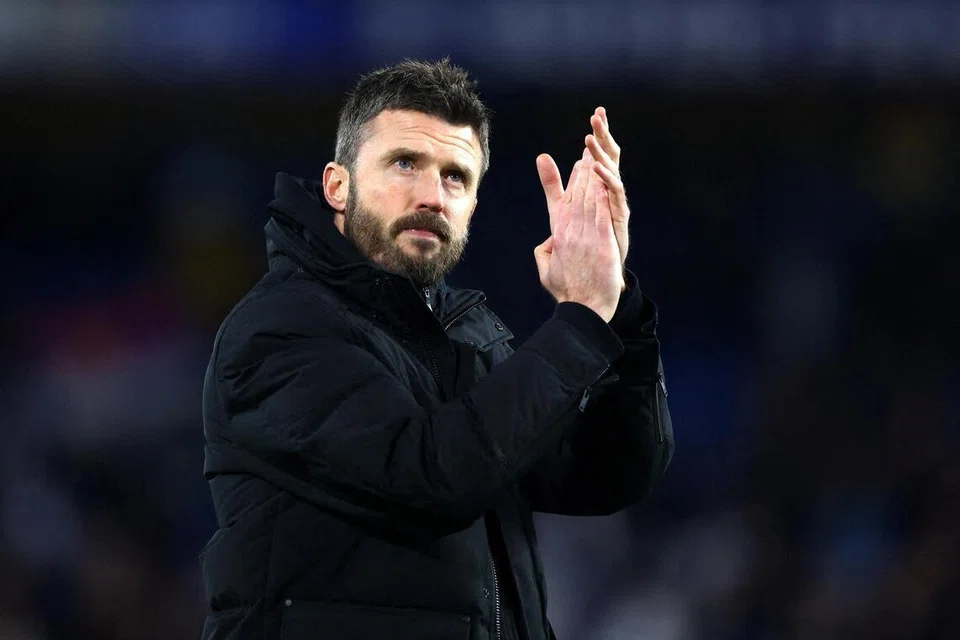 Pendekatan Michael Carrick yang lebih praktikal terhadap kejurulatihan turut memberinya kelebihan.