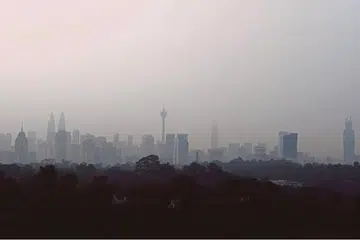 Pemandangan di pusat bandar Kuala Lumpur ketika dilanda jerebu.
