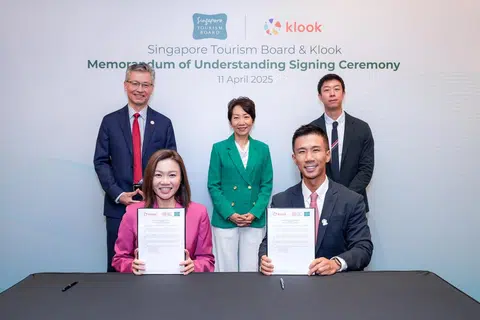 Menteri Bertanggungjawab bagi Hubungan Perdagangan, Cik Grace Fu (tengah), bersama (dari kiri) Pengerusi STB, Encik Olivier Lim; Ketua Eksekutif STB, Cik Melissa Ow; Ketua Pegawai Eksekutif selaku pengasas bersama Klook, Encik Ethan Lim; dan presiden selaku pengasas bersama Klook, Encik Eric Gnock Fah, hadir bagi memeterai MOU pada 11 April.