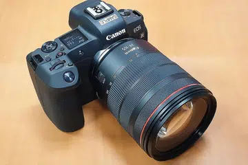 CANON EOS R: Kamera 'mirrorless' keluaran Canon mampu menandingi kamera DLSR yang sering digunakan golongan jurufoto profesional. - Foto CANON