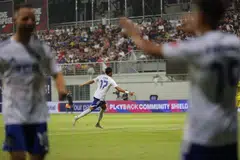 Penyerang Lion City Sailors, Ilhan Fandi (tengah), meraikan kepulangannya ke Liga Perdana Singapura (SPL) dengan menjaringkan dua gol untuk membantu pasukannya menewaskan Tampines Rovers 2-0 sekali gus menjulang Perisai Masyarakat di Stadium Jalan Besar pada 6 September.
