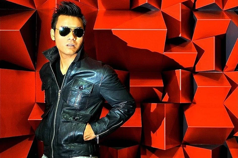PERISTIWA NGERI MENYENTAK JIWA: Awi Rafael bertekad membuat perubahan bahkan memuatkan lagu nasihat dalam album terbarunya Euphoria yang bakal dilancarkan pada November ini, menyusuli satu kemalangan yang hampir meragut nyawanya, Mei lalu. - Foto ESPLANADE