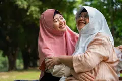 Kemurungan bukan sahaja boleh dihidapi oleh golongan remaja dan belia, bahkan kajian menunjukkan warga emas juga terdedah kepada risiko mengalami kemurungan. Ini seterusnya boleh mengakibatkan komplikasi kesihatan dan kehidupan yang lain.