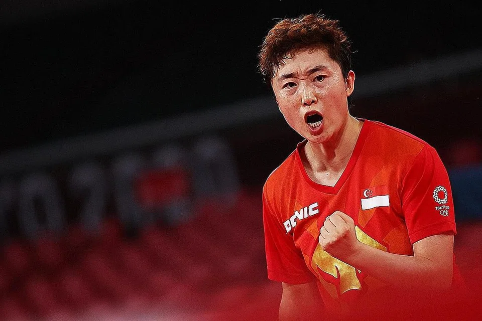 BANGKIT MENANG: Feng (gambar) mengalahkan pemain nombor 72 dari Sepanyol, Maria Xiao, 4-1 (8-11, 12-10, 11-5, 11-2, 11-4) dalam masa 46 minit di Gimnasium Metropolitan Tokyo semalam untuk melayakkan diri ke pusingan kelompok 16 pesaing perseorangan wanita. - Foto-foto REUTERS