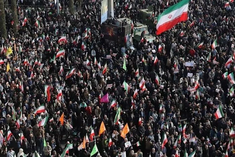 Rakyat Iran menghadiri perhimpunan menyokong pemerintah di Teheran, Iran, pada 12 Januari 2026.