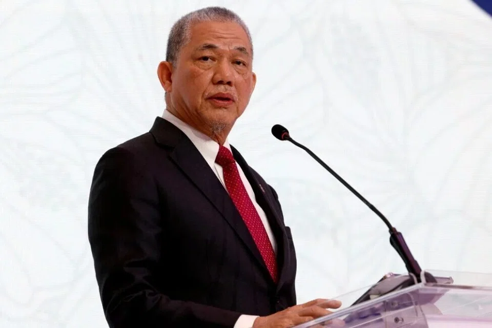 Timbalan Perdana Menteri Malaysia , Datuk Seri Fadillah Yusof, merangkap Menteri Peralihan Tenaga dan Transformasi Air.