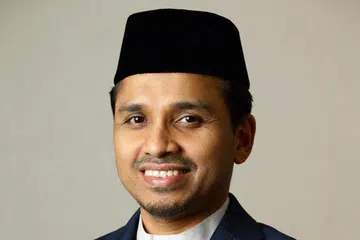 Mufti Dr Nazirudin Mohd Nasir mengisytiharkan masyarakat Islam Singapura akan mula berpuasa pada 12 Mac.