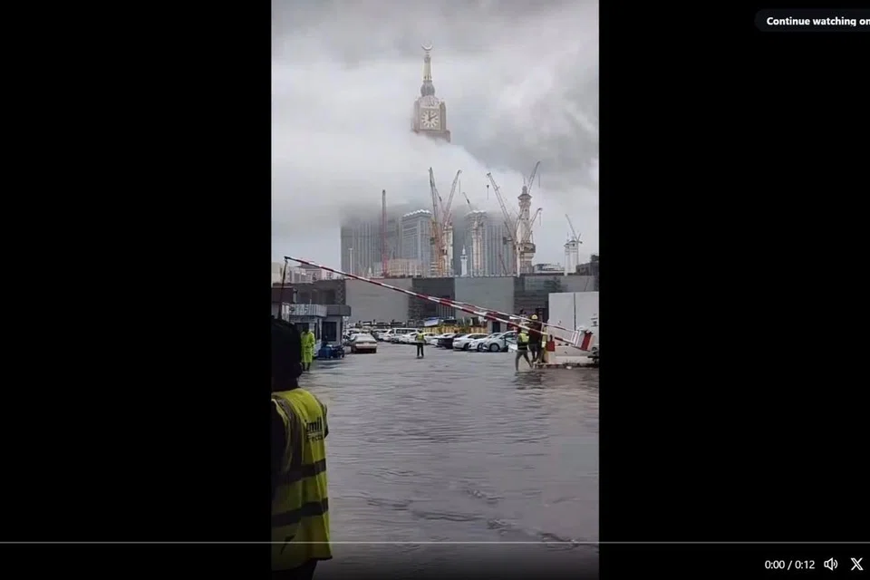 Keadaan berdekatan kawasan Masjidil Haram selepas dilanda banjir pada 6 dan 7 Januari.