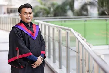 CEMERLANG: Encik Hilman merupakan salah satu penerima Pingat Emas Persekutuan Majikan Kebangsaan Singapura daripada ITE tahun ini. - Foto ITE