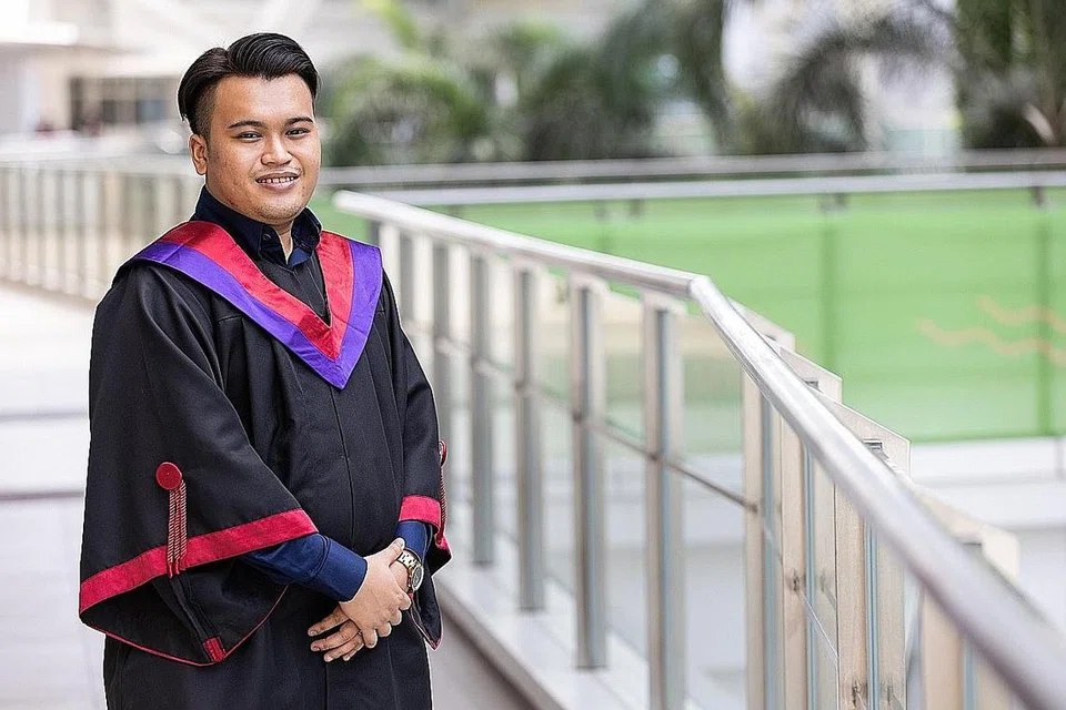 CEMERLANG: Encik Hilman merupakan salah satu penerima Pingat Emas Persekutuan Majikan Kebangsaan Singapura daripada ITE tahun ini. - Foto ITE