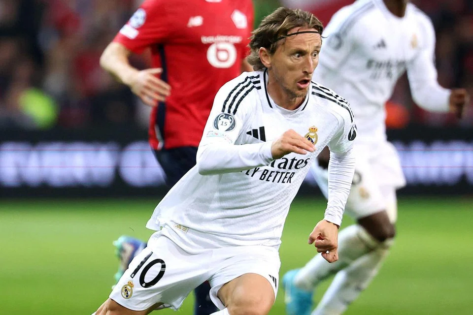 Pemain tengah Real Madrid, Luka Modric, masih mampu mempersembahkan kehebatannya meskipun usianya sudah 39 tahun. 