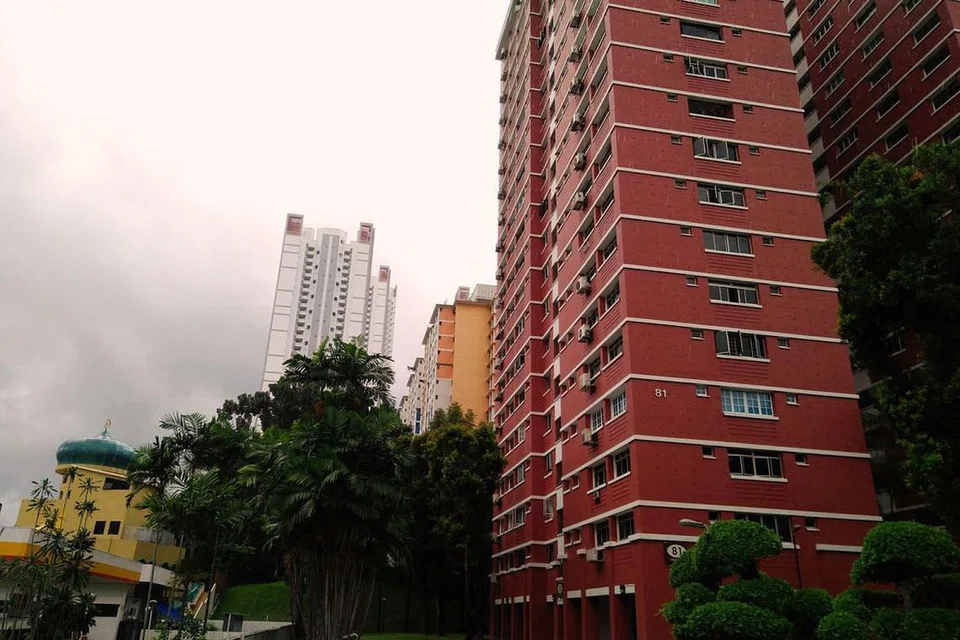 LOKASI DEKAT DENGAN BANDAR DAN ORCHARD ROAD: Harga flat berusia antara lima dengan lebih 20 tahun di Queenstown, terus meningkat kerana lokasi dan tidak begitu padat dengan penduduk berbanding dengan estet-estet perumahan lain.
