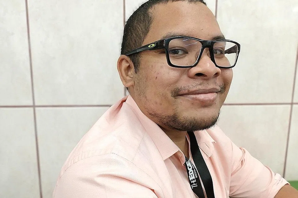 SAMBUT BAIK: Cik Siti Khairani Muhd dan Encik Muhd Sufi, yang memang kerap makan di luar kerana bekerja, menyambut baik usul 'Menu Rahmah' bagi membantu rakyat mengatasi kos makanan yang kian meningkat. 